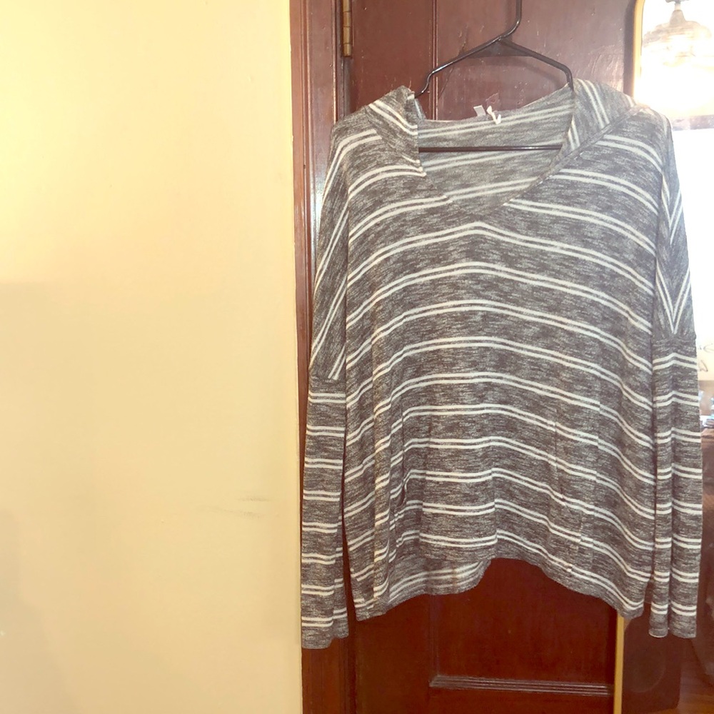 Thin hooded sweatshirt